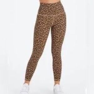 Fabletics Define Powerhold ultra 7/8 High-rise legging.